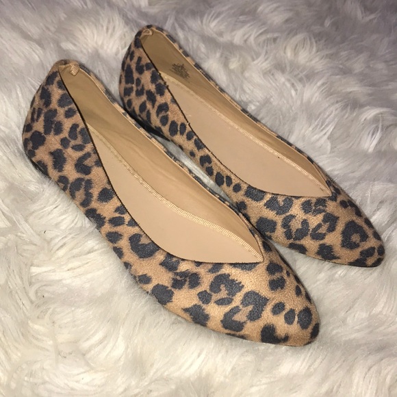 Old Navy Women’s Faux Suede Leopard Print Flats - Picture 2 of 3